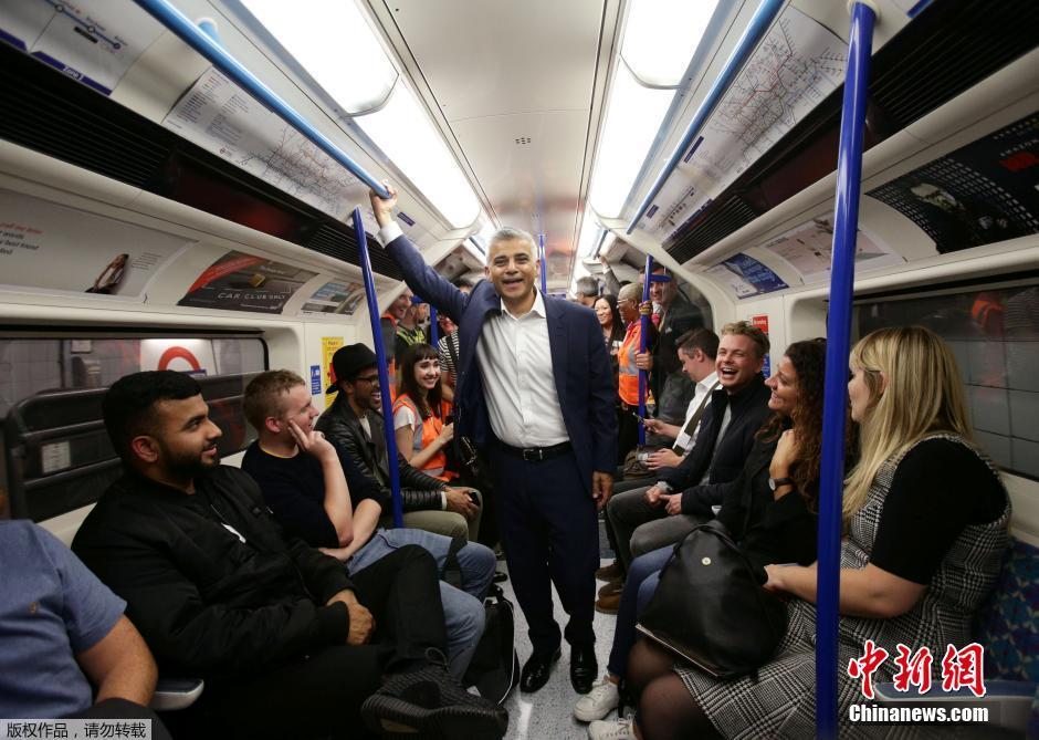 伦敦首度推出夜间地铁服务 市长亲自试乘“代言”