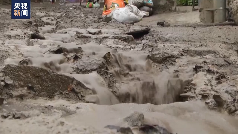 总台现场直击丨秘鲁利马遭遇强降雨 部分道路房屋被破坏