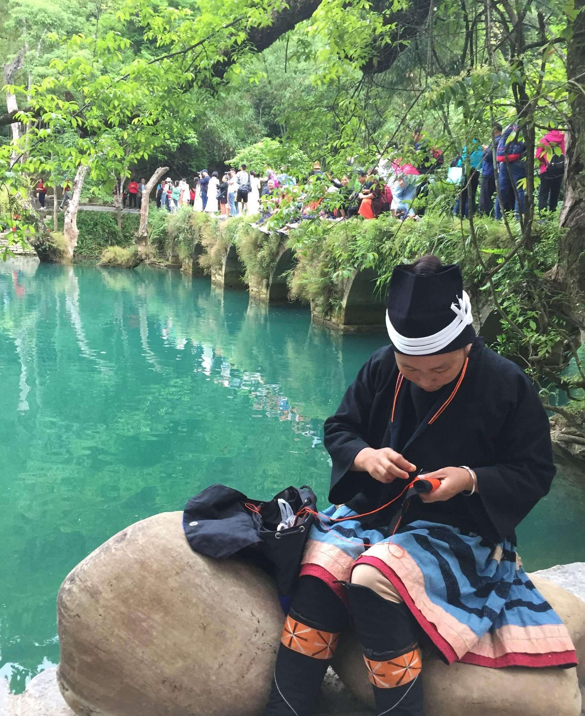 荔波小七孔景区推动文旅融合发展 自然风光与民族文化美美与共