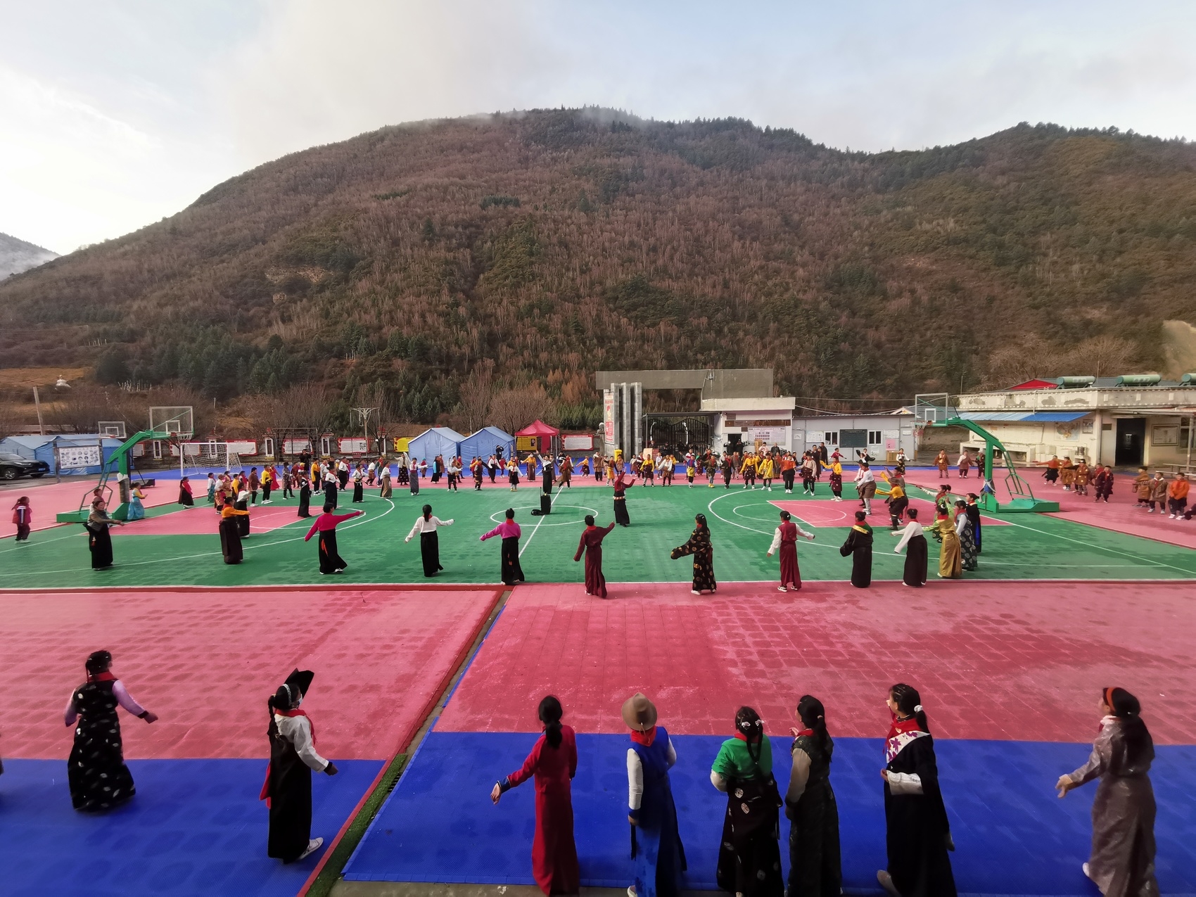 （转载）欢度藏历新年 草登乡村民说“罗萨扎西德勒！”