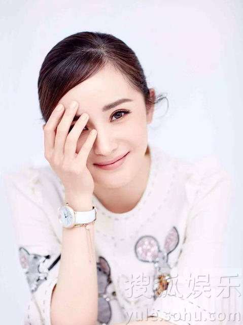 杨幂穿仙裙扮少女 清新模样年轻了不止10岁