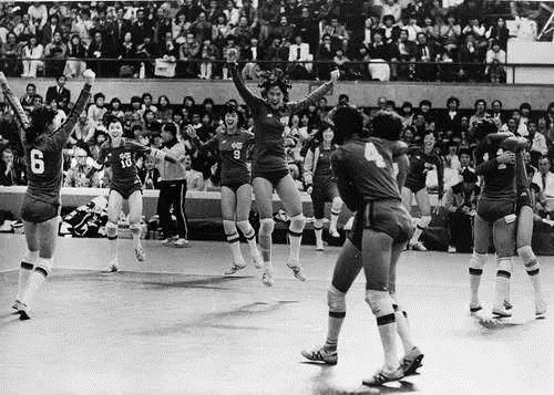 致敬郎平，致敬中国女排32年传奇！