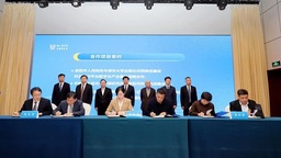 現場簽約重大項目42個 安陽在京招商取得豐碩成果_fororder_2