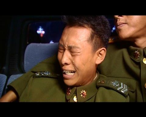 他们不用声嘶力竭一滴眼泪足以震撼人心