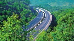 “綠美公路”繪就雲嶺風景線