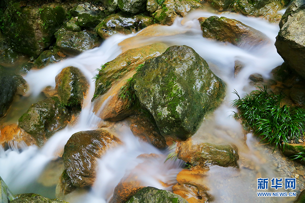 陕西石泉雁山瀑布：美景如画 叹为观止