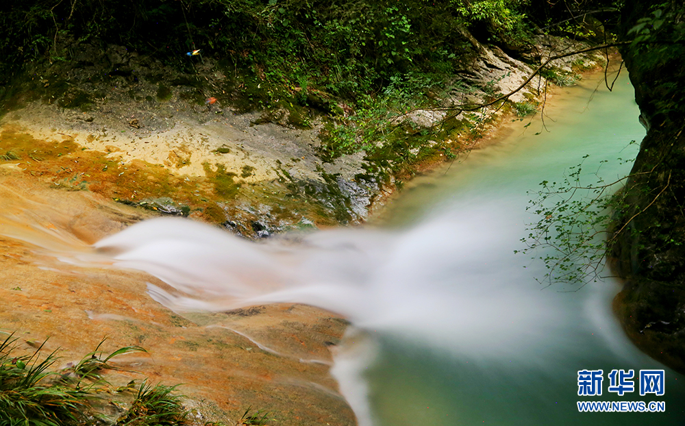 陕西石泉雁山瀑布：美景如画 叹为观止
