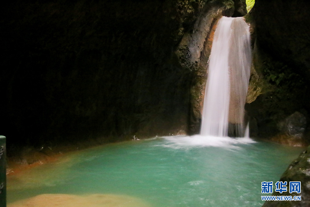 陕西石泉雁山瀑布：美景如画 叹为观止