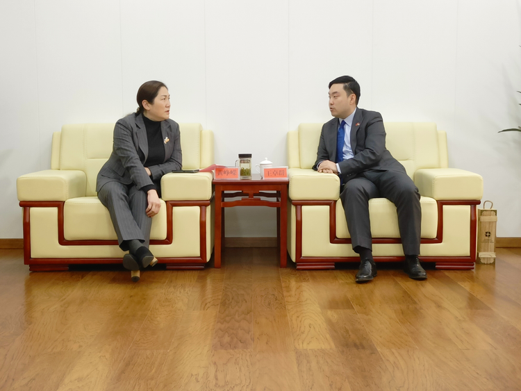 首页>要闻郴州市人民政府副市长黄峥嵘会见塞尔维亚共和国工商会名誉