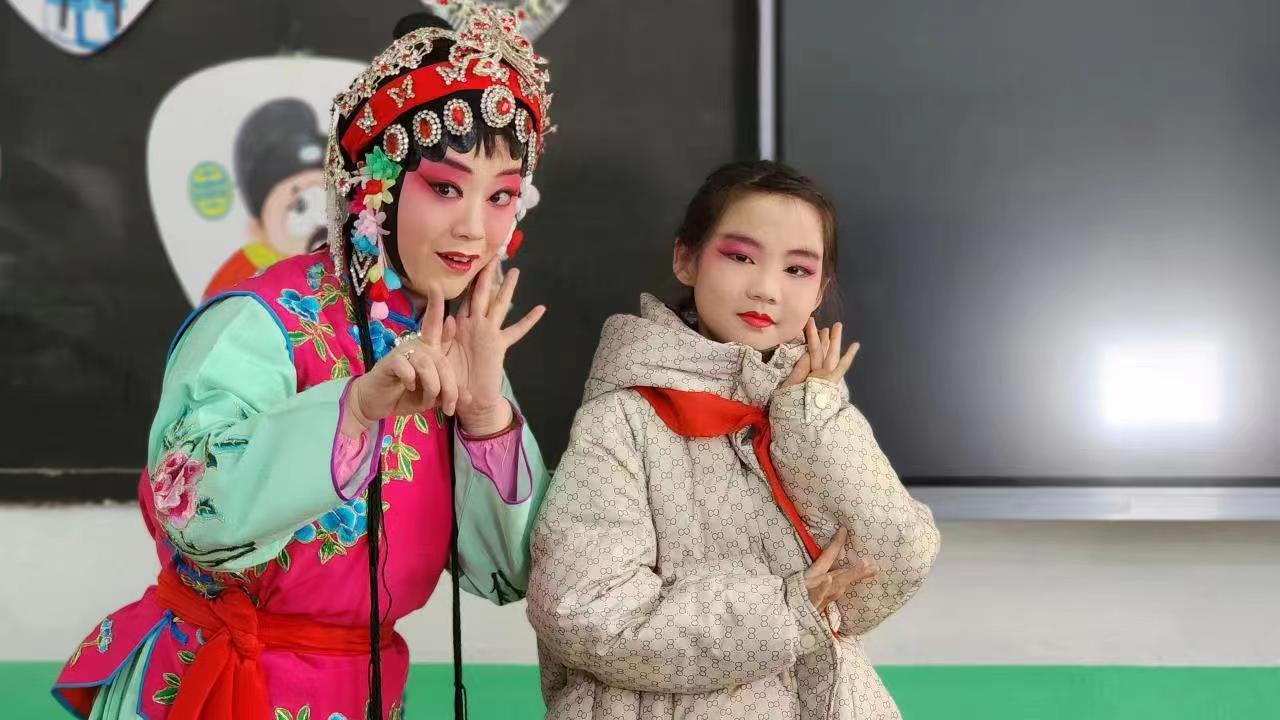 (原創)沉浸式體驗梨園魅力 石家莊市元氏縣開展傳統戲曲文化進校園活動_fororder_微信圖片_20230224170506