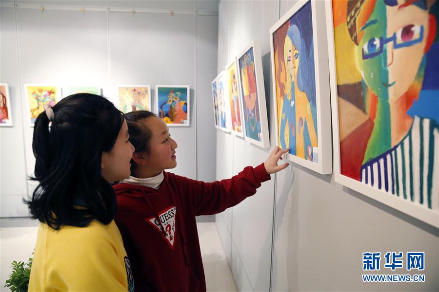 北京东城举办小学生画展