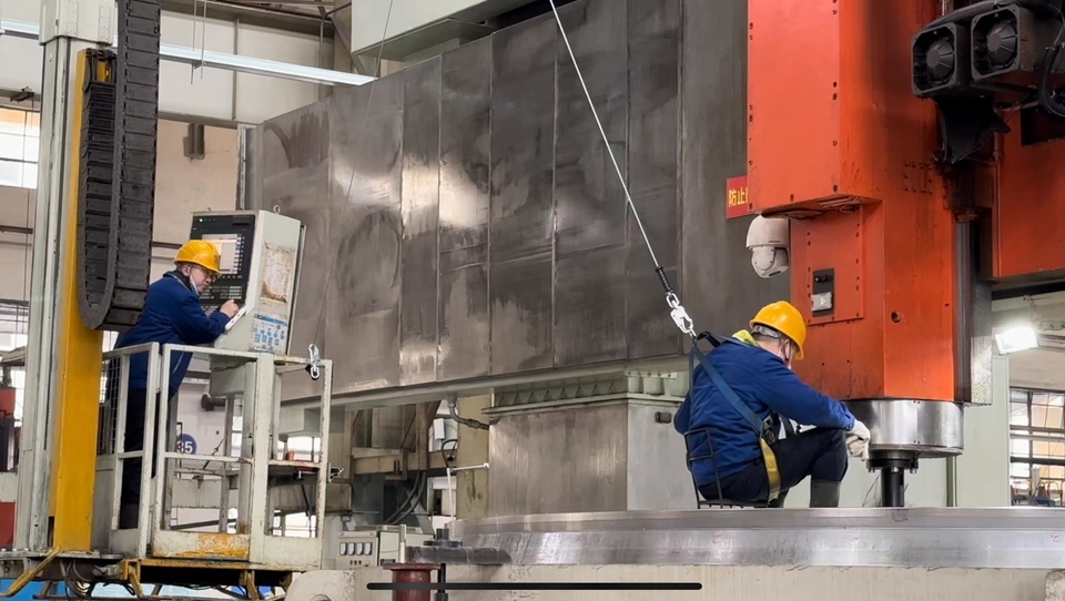 【走进区域看发展】“大国重器”有多智能？直击“中华第一跨”车间作业_fororder_03