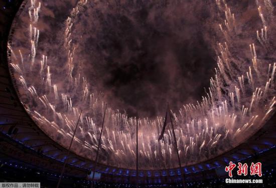 里约奥运会闭幕 现场上演“桑巴狂欢”