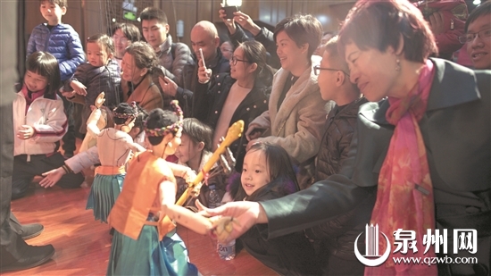 泉州市提线木偶戏传承保护中心文化志愿服务队 举行首场公益演出