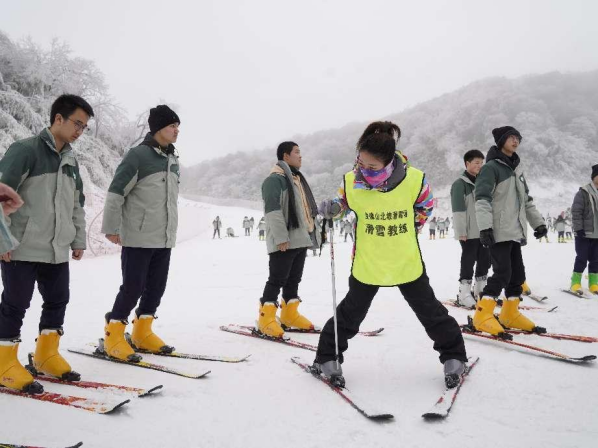 【原創】南川金佛山打造“重慶市首個冰雪運動體驗課”研學品牌_fororder_圖片2(1)