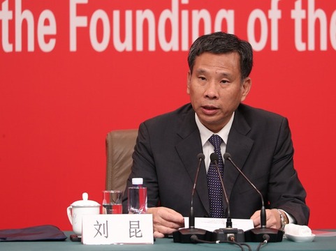 财政部部长刘昆介绍相关情况_fororder_6_副本