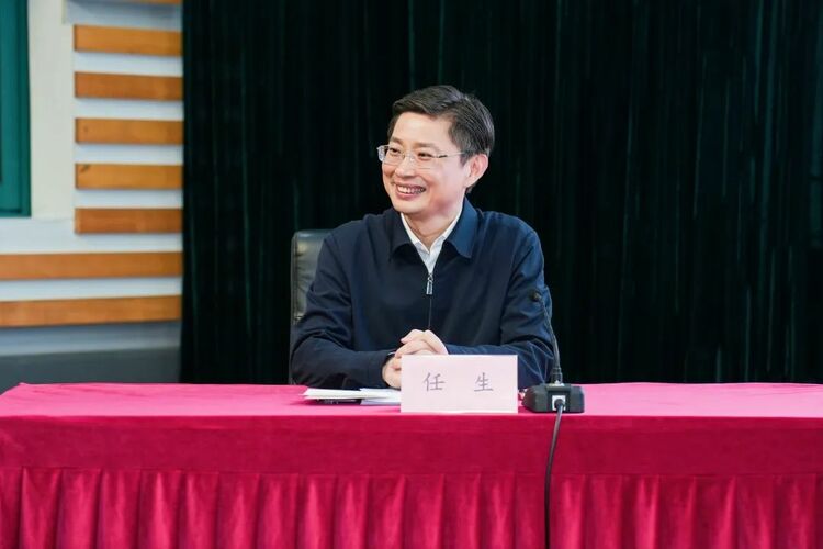 首页>要闻活动现场 浙江大学供图治资,教化,存史,镜鉴,任生带领大家