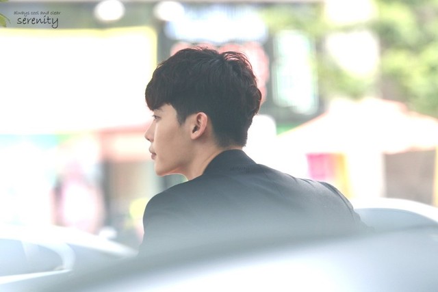 《W-兩個世界》花絮照匯總 李鐘碩韓孝周片場有愛互動【組圖】