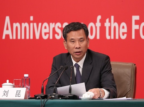 财政部部长刘昆回答记者提问_fororder_2