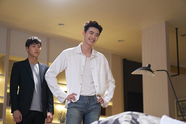 《w两个世界》花絮照汇总 李钟硕韩孝周片场有爱互动