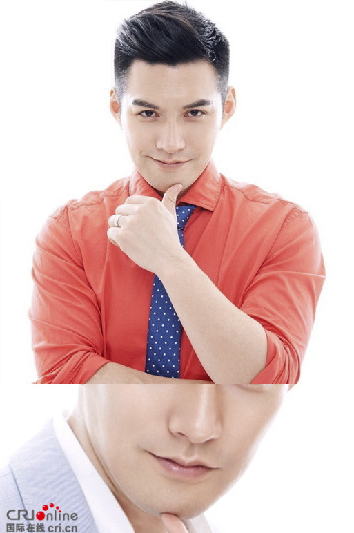 精致,平日里给观众以成熟大气的男神形象,嘴角自然上扬,时刻带着笑意