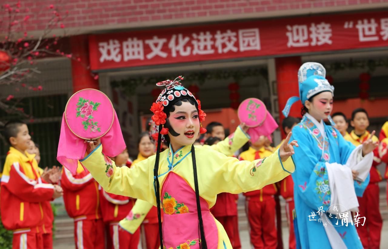 陕西渭南：迎接“世界戏剧日” 秦腔娃娃吼起来_fororder_wps_doc_0