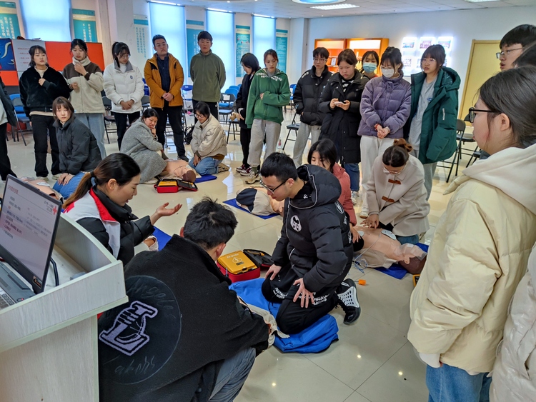 守护生命 “救”在身边∣校长邀你一起参加救护培训