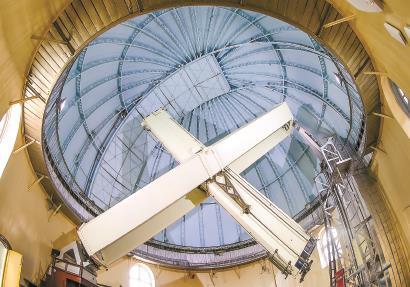 【文化旅游】上海佘山天文台重开在即 “百年老镜”重见星河_fororder_40厘米双筒折射望远镜。