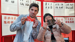 多国青年畅游大荔展览馆 “沉浸式”感受大荔魅力