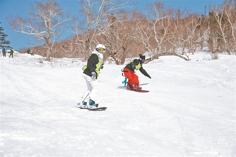 雪上飞！ 野雪滑雪爱好者竞技雪乡