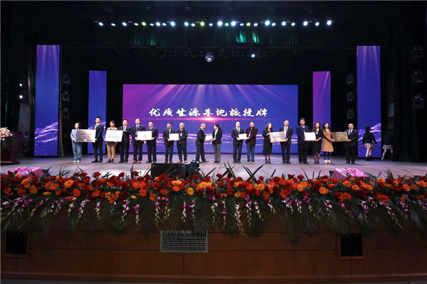 重慶市魯能巴蜀中學校舉行15週年辦學成果展_fororder_圖片1