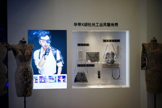 头顶烟囱?身披炉头?林更新玩cos,胡社光把厨电穿身上 头顶烟囱?身披炉头?林更新玩cos,胡社光把厨电穿身上