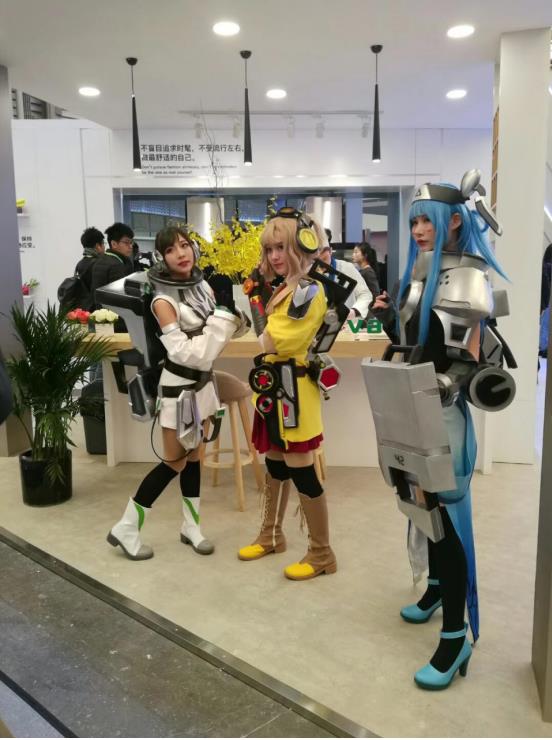 头顶烟囱?身披炉头?林更新玩cos,胡社光把厨电穿身上 头顶烟囱?身披炉头?林更新玩cos,胡社光把厨电穿身上