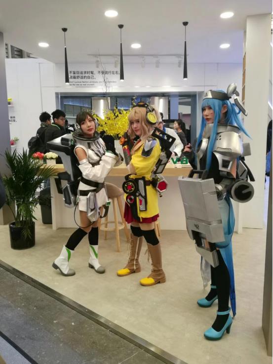 头顶烟囱?身披炉头?林更新玩cos,胡社光把厨电穿身上 头顶烟囱?身披炉头?林更新玩cos,胡社光把厨电穿身上