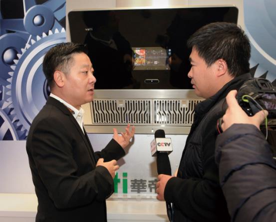 头顶烟囱?身披炉头?林更新玩cos,胡社光把厨电穿身上 头顶烟囱?身披炉头?林更新玩cos,胡社光把厨电穿身上