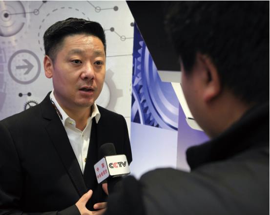 头顶烟囱?身披炉头?林更新玩cos,胡社光把厨电穿身上 头顶烟囱?身披炉头?林更新玩cos,胡社光把厨电穿身上