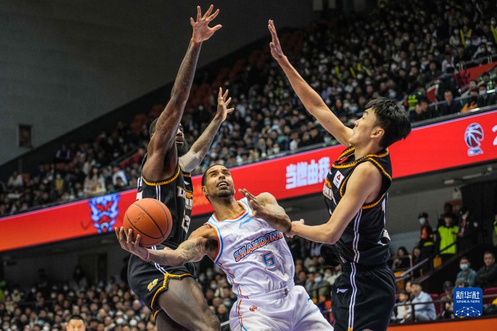 CBA常規賽:山東高速勝遼寧本鋼 CBA常規賽:山東高速勝遼寧本鋼