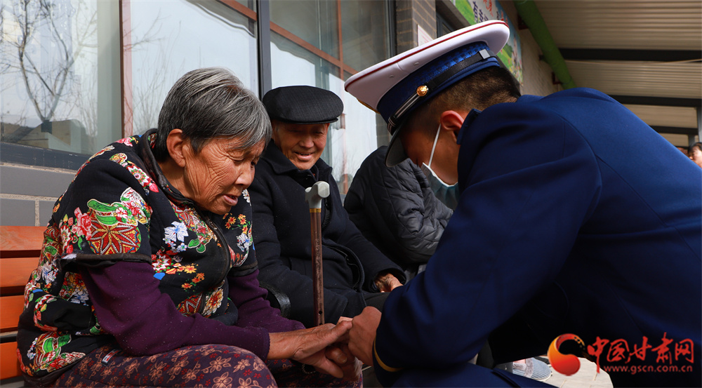 【平凉】平凉森林消防员：“小爱心”传递“大温暖”_fororder_6