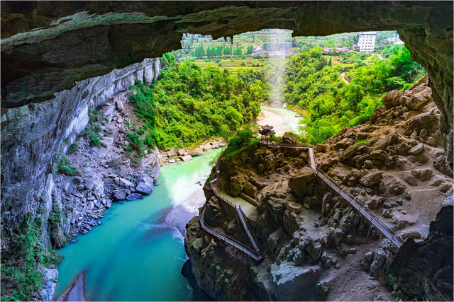 咸丰县召开文旅推介会共谋旅游业复苏发展 新格局