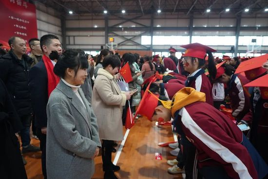 四川省广安中学2023届高三成人典礼暨高考百日誓师大会举行