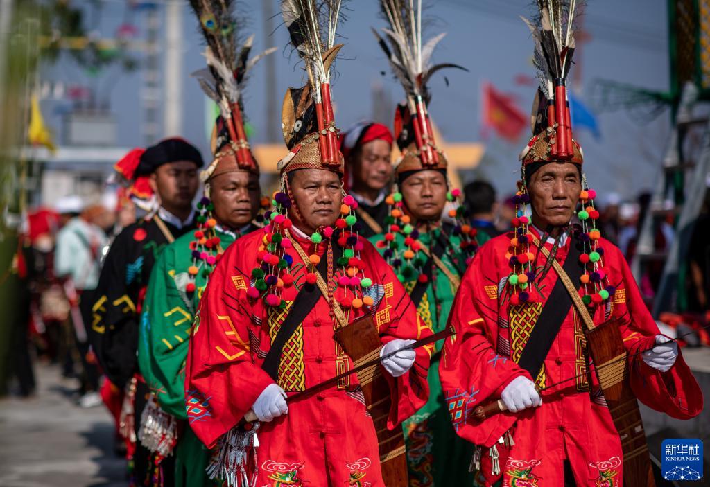 云南瑞丽举行目瑙纵歌节