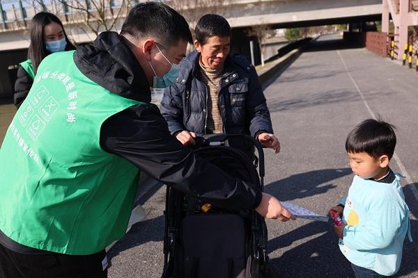 学习雷锋好榜样 垃圾分类我先行