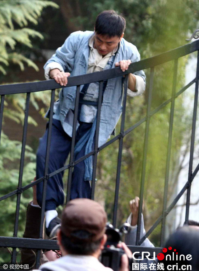王宝强六年前拍戏旧照曝光 身手很敏捷