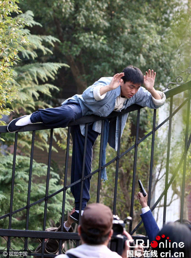 王宝强六年前拍戏旧照曝光 身手很敏捷