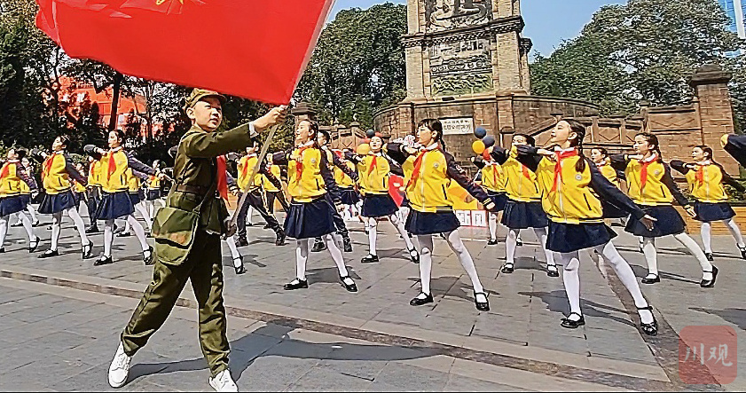 （转）学习雷锋好榜样！成都千名学生同唱一首歌