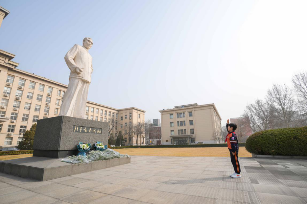 南开师生纪念杰出校友周恩来总理诞辰125周年_fororder_图片2
