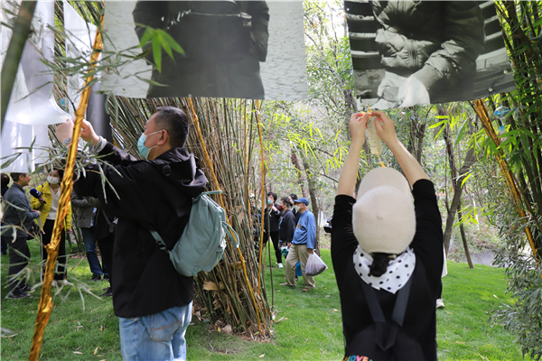 武汉石门峰纪念公园举办第八届全免费集体生态环保葬_fororder_08