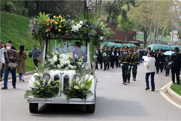 武汉石门峰纪念公园举办第八届全免费集体生态环保葬_fororder_06