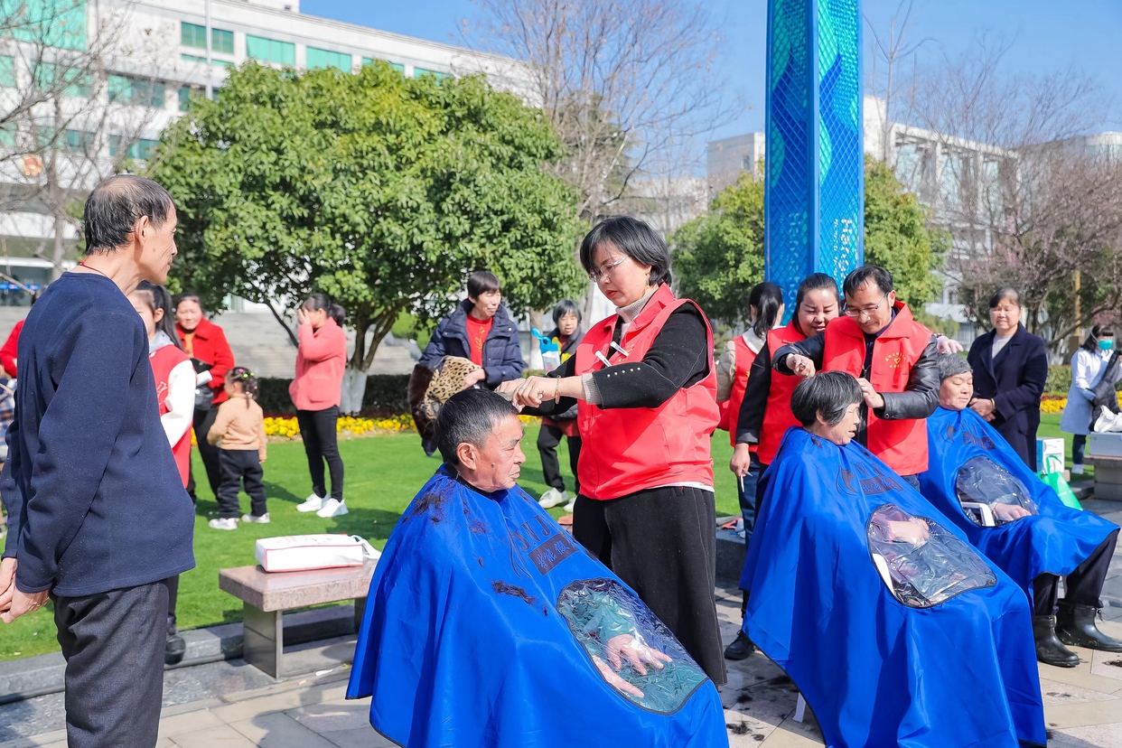 Hangzhou Tonglu Holds the March 5 Remembrance Day of Learning from Lei Feng and Launch Ceremony for 'Contributing to Cultural-Ethical Progress and Welcoming Asian Games through Volunteering'_fororder_桐庐2