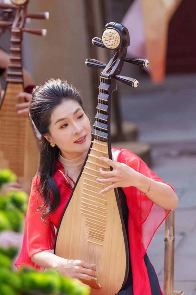 云上春至，琴声惊蛰